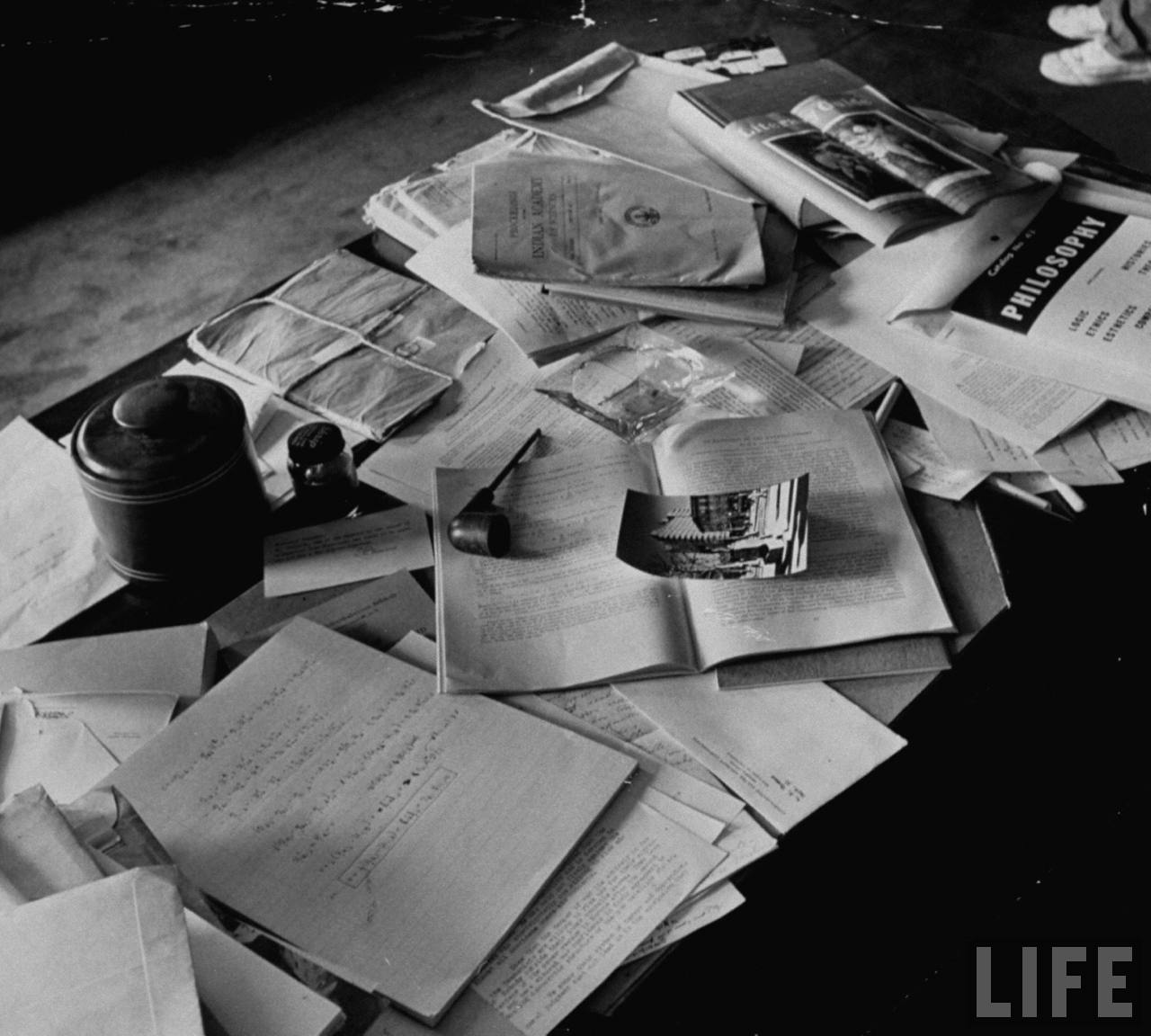 09 - Einsteins desk photographed a day after his death