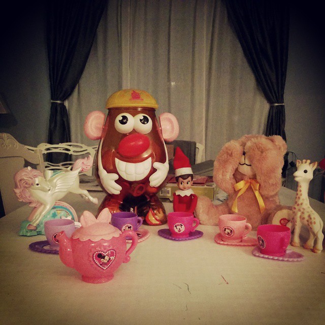 elf-on-the-shelf-things-life-10831680_833558963370973_1219022042_n