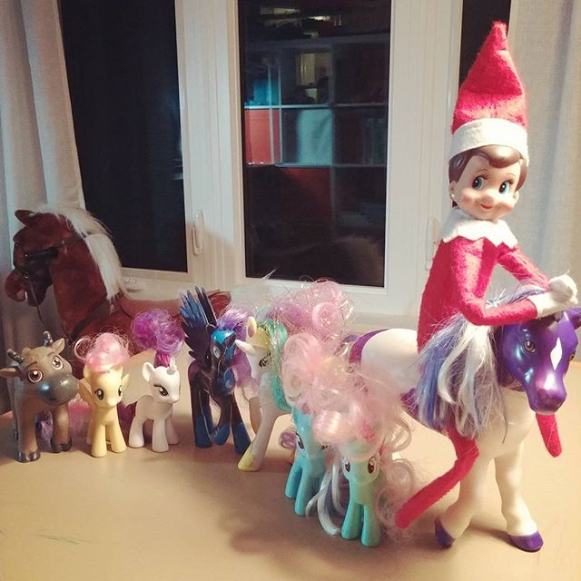 elf-on-the-shelf-things-life-12276871_943884639034696_1257272639_n