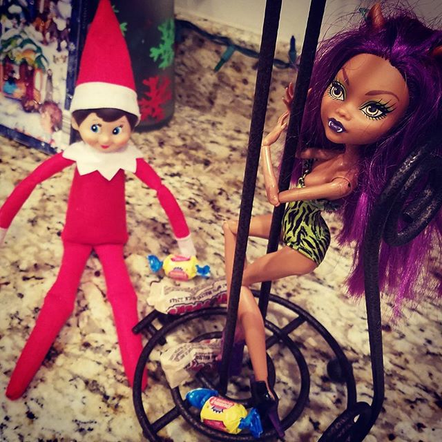 elf-on-the-shelf-things-life-15251658_1814254782192485_7228431750169362432_n